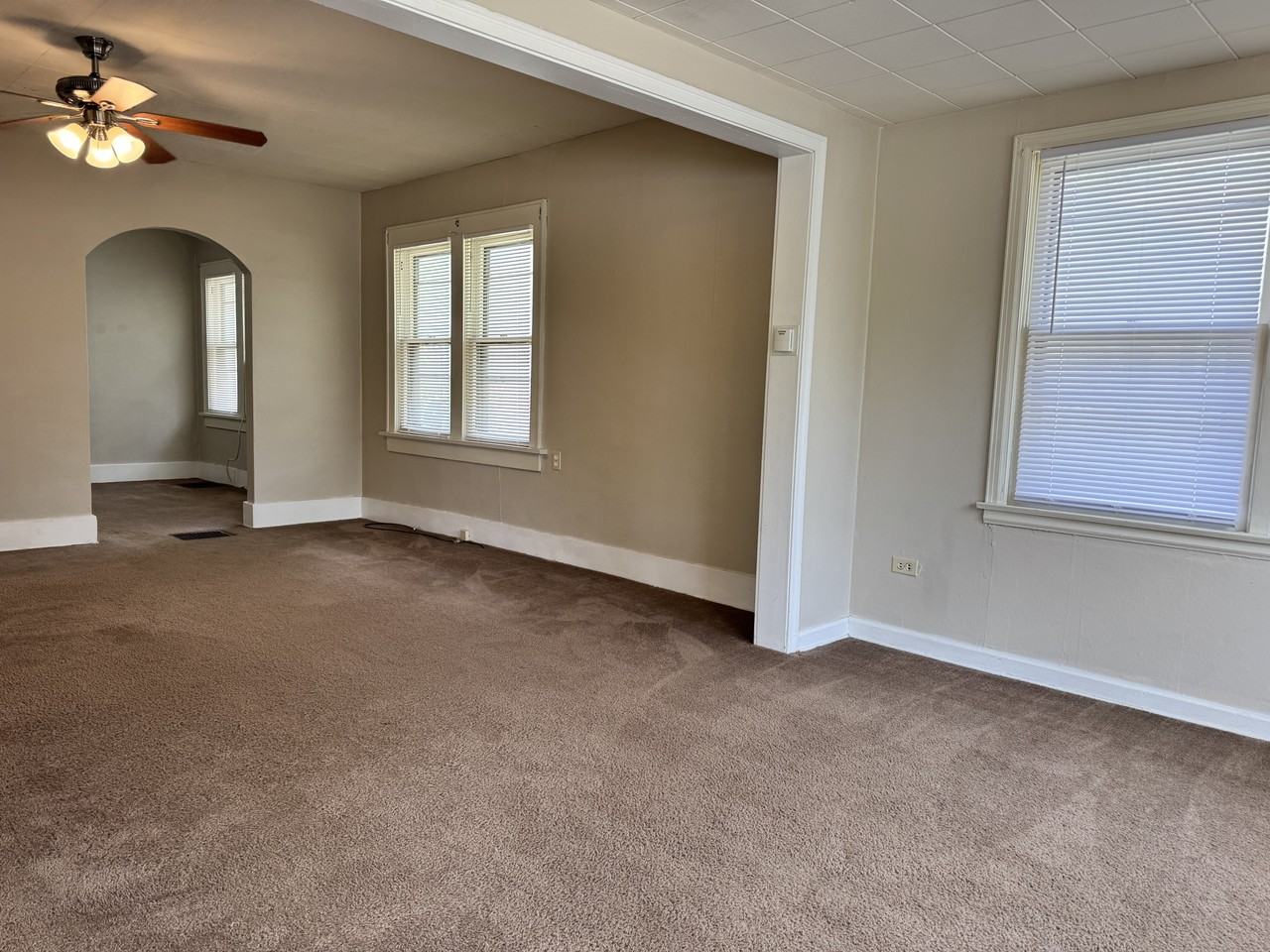1004 S Market St #1 - Photo 4 of 7