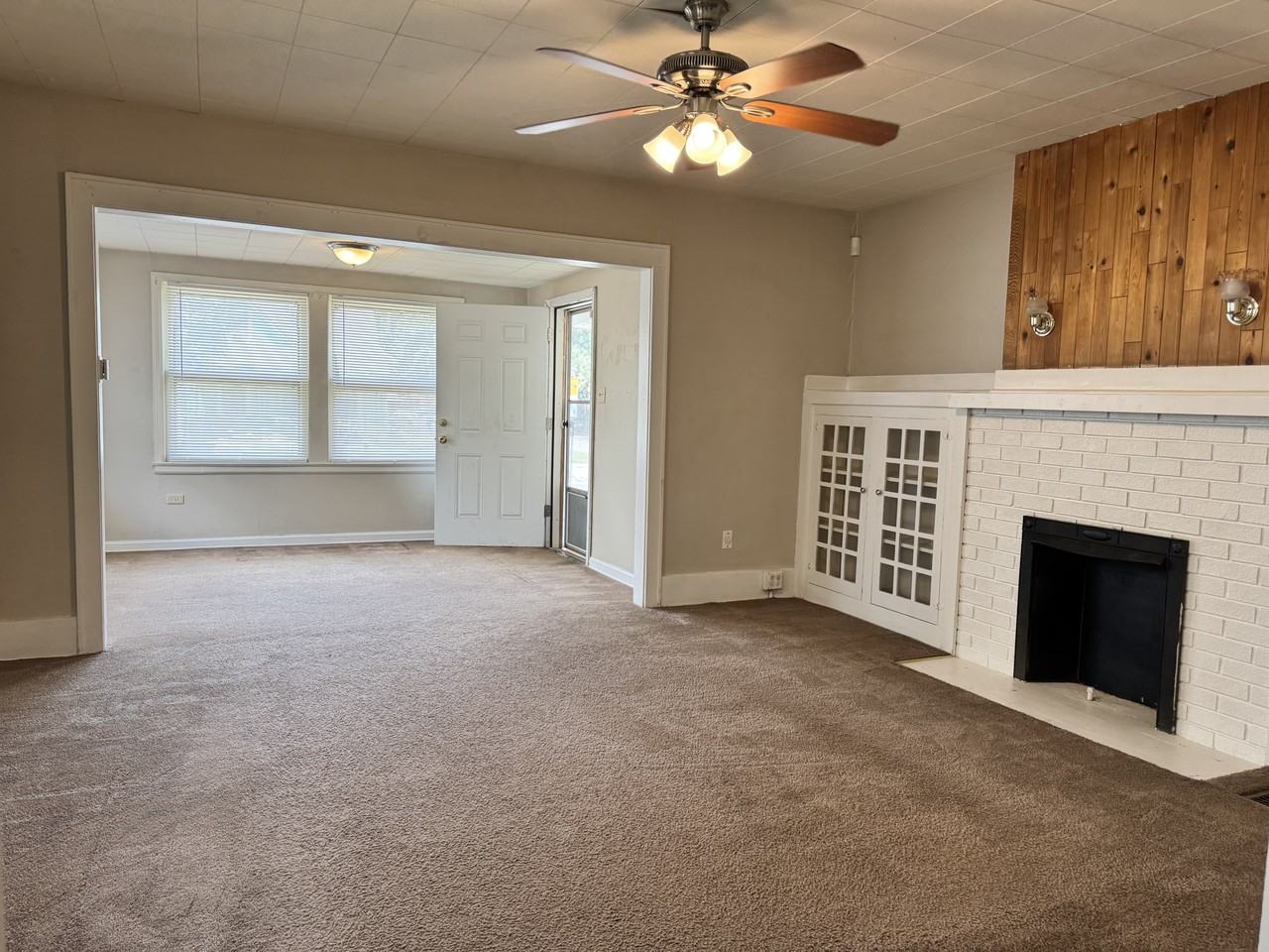 1004 S Market St #1 - Photo 6 of 7