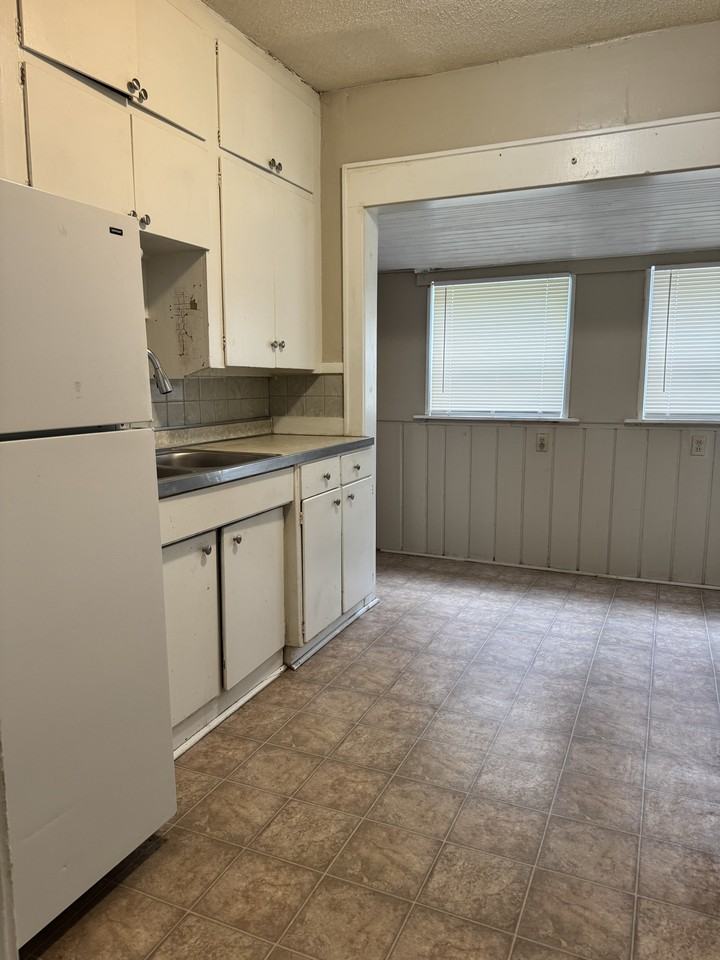 1004 S Market St #1 - Photo 7 of 7