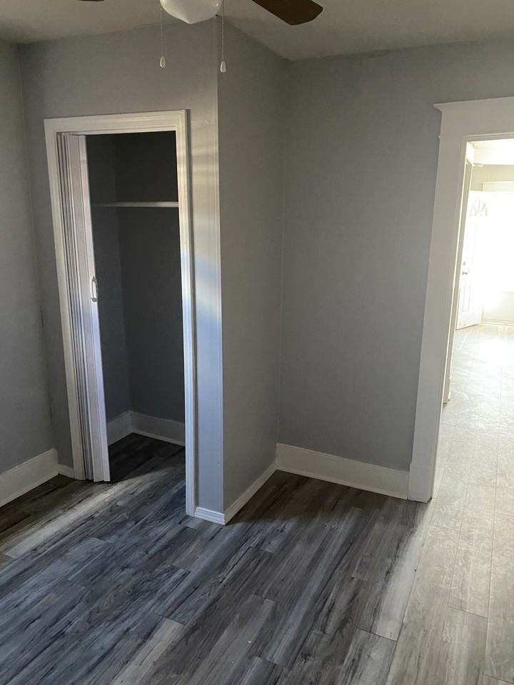 1523 Angelrodt St - Photo 3 of 11