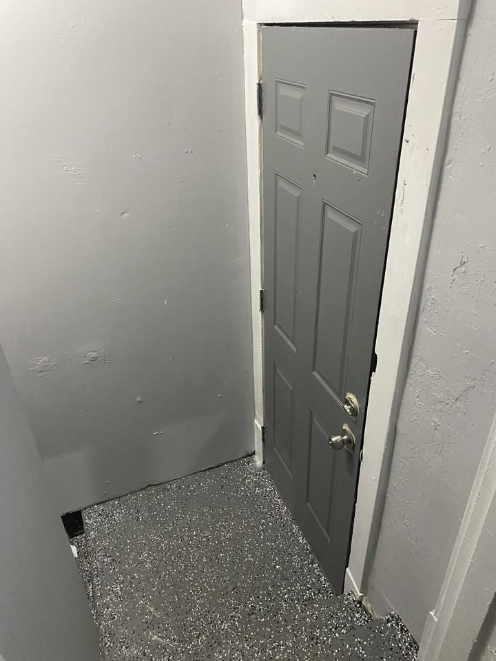 1523 Angelrodt St - Photo 4 of 11