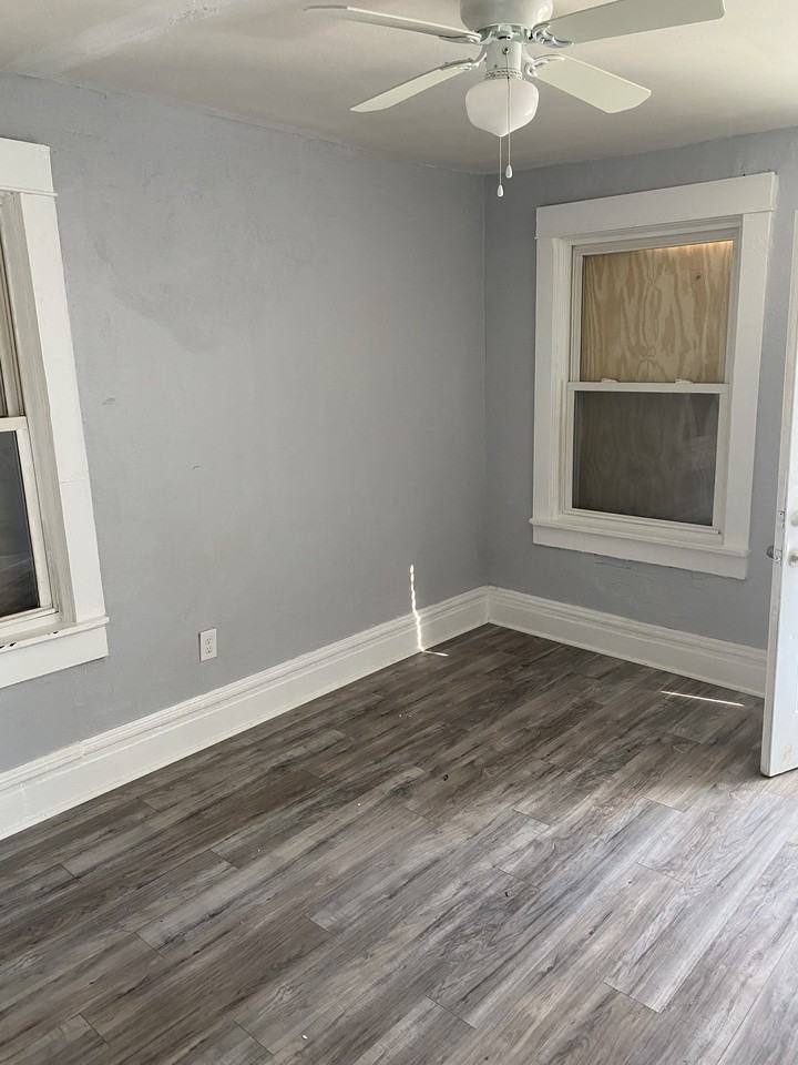 1523 Angelrodt St - Photo 7 of 11