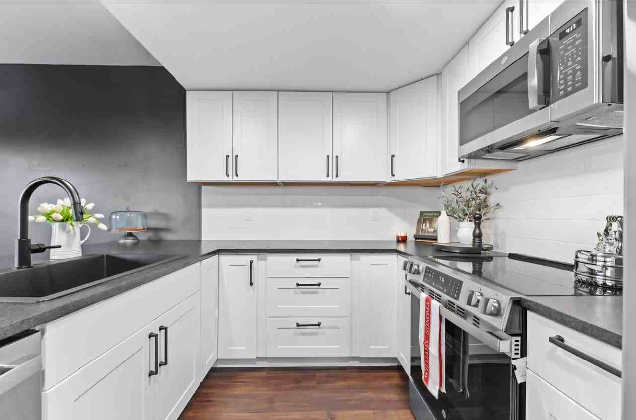 605 W Crest Dr #4 - Photo 5 of 23