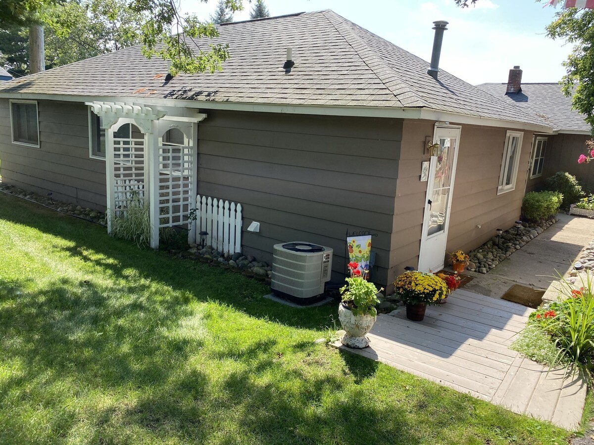 6077 Loud Dr - Photo 2 of 11