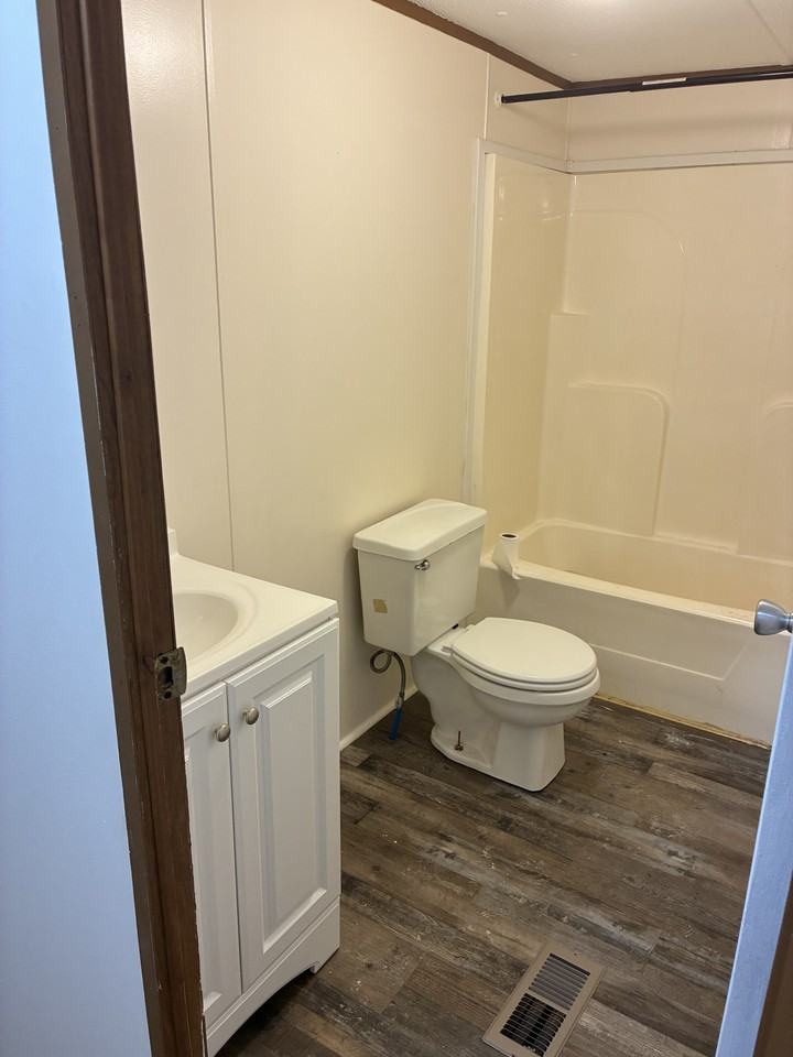 124 Anna Rd - Photo 3 of 12