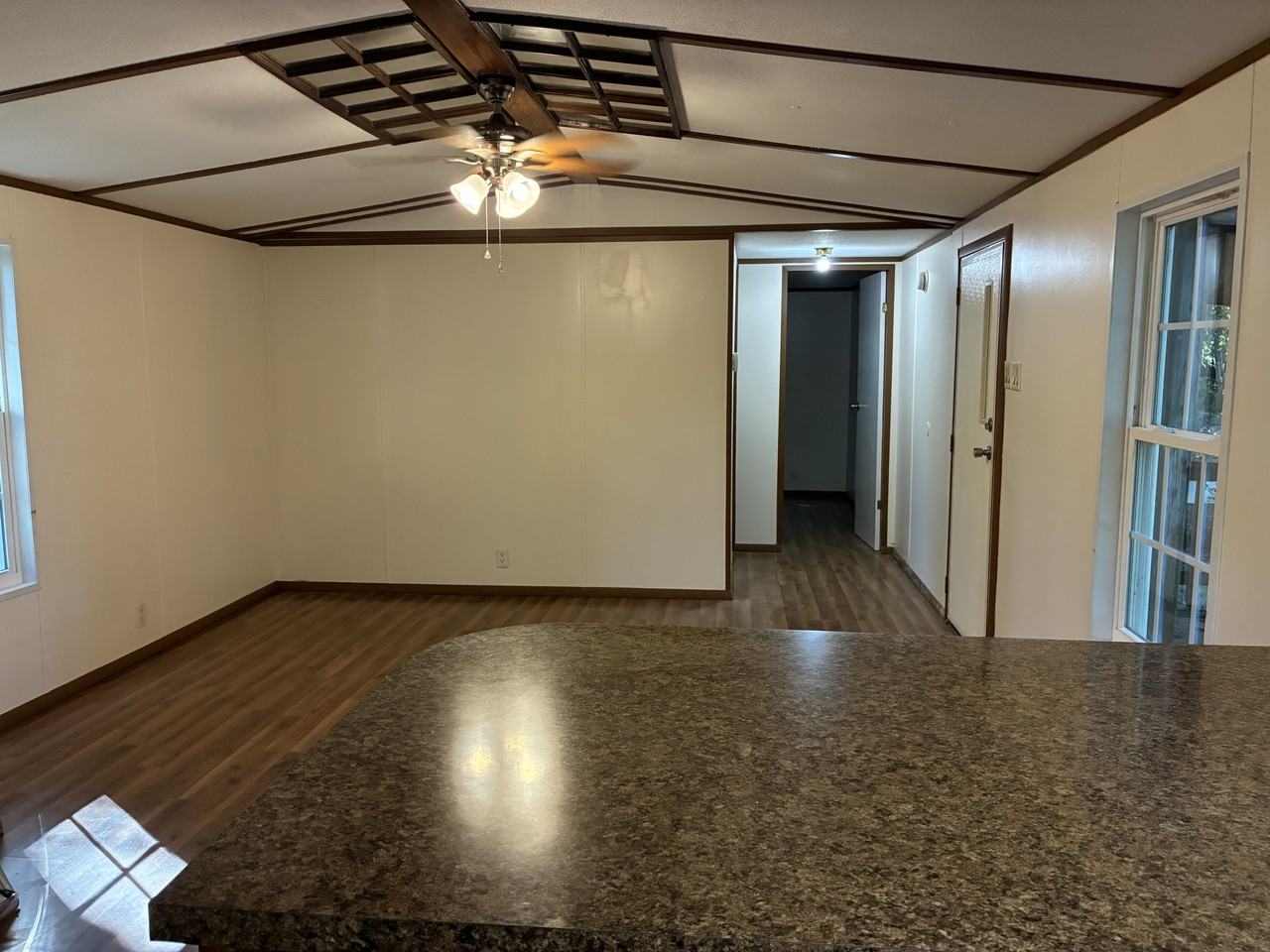124 Anna Rd - Photo 4 of 12