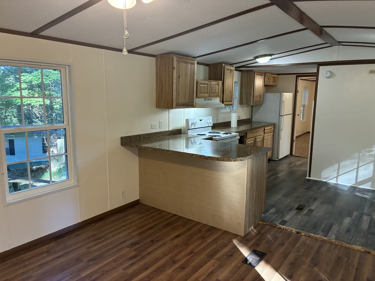 124 Anna Rd - Photo 5 of 12