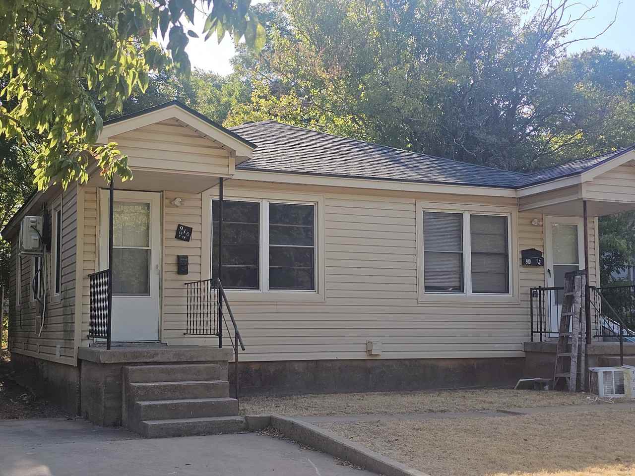 910 Swst - Photo 2 of 8