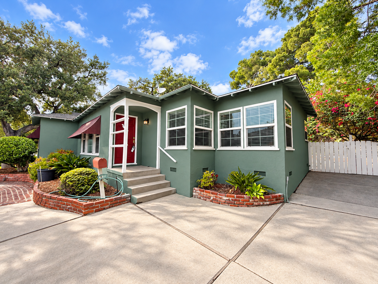 2665 Mayfield Ave - Photo 4 of 26