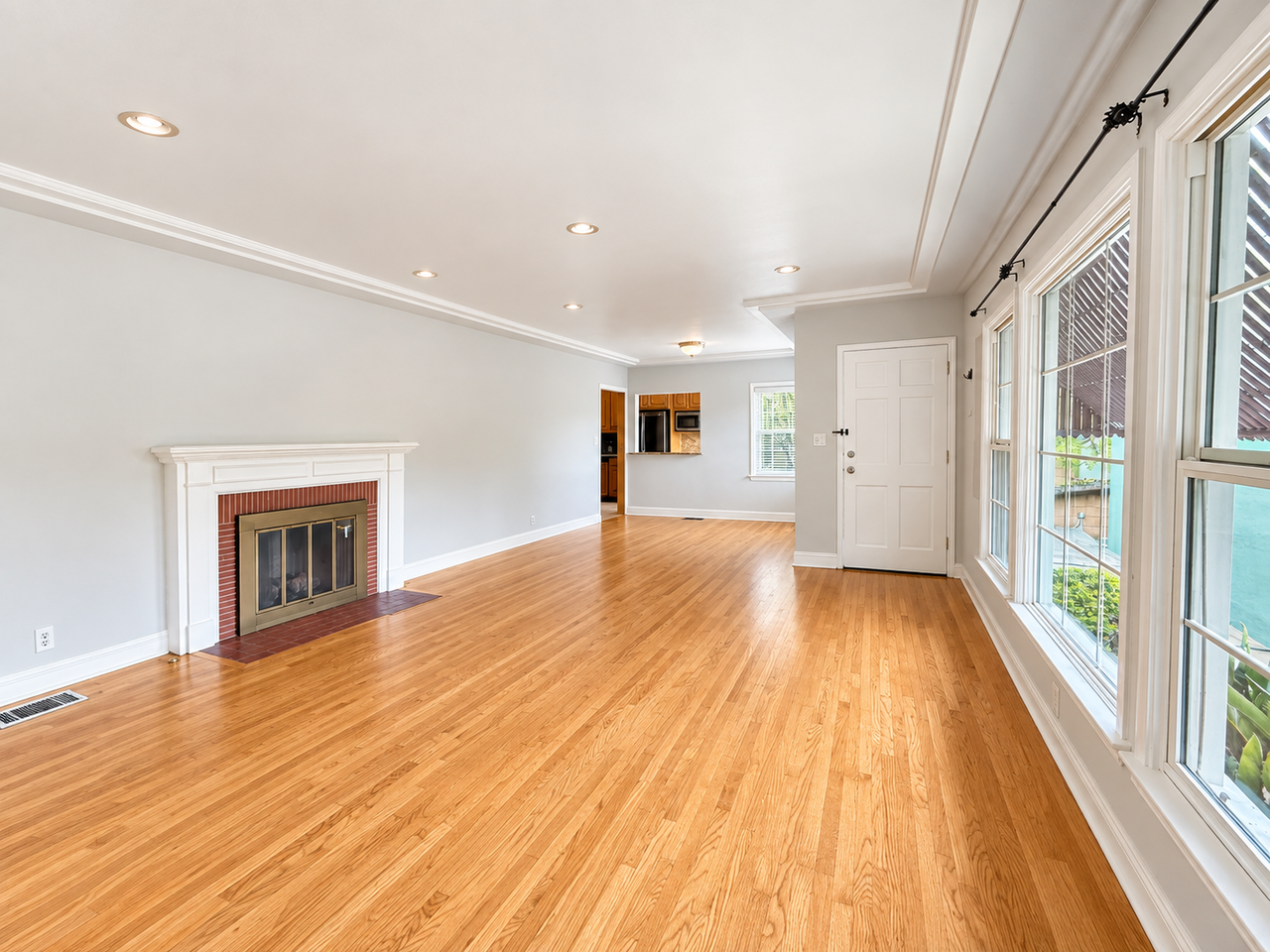2665 Mayfield Ave - Photo 5 of 26