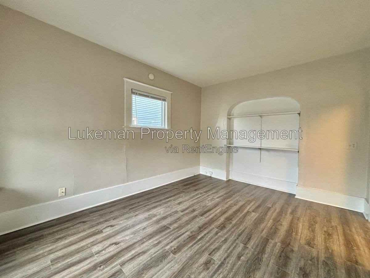 1320 S Westnedge Ave #1 - Photo 3 of 9