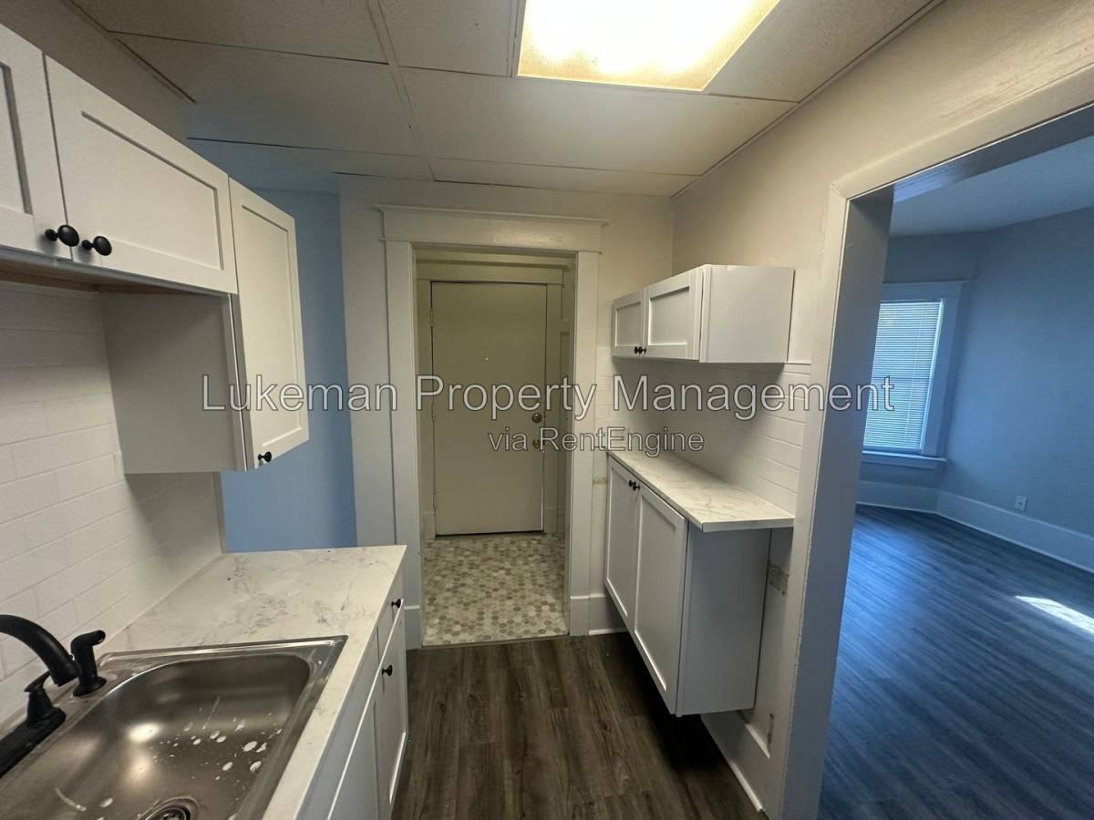 1320 S Westnedge Ave #1 - Photo 6 of 9
