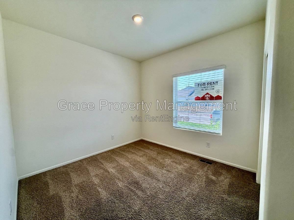 524 Jordan St - Photo 3 of 20