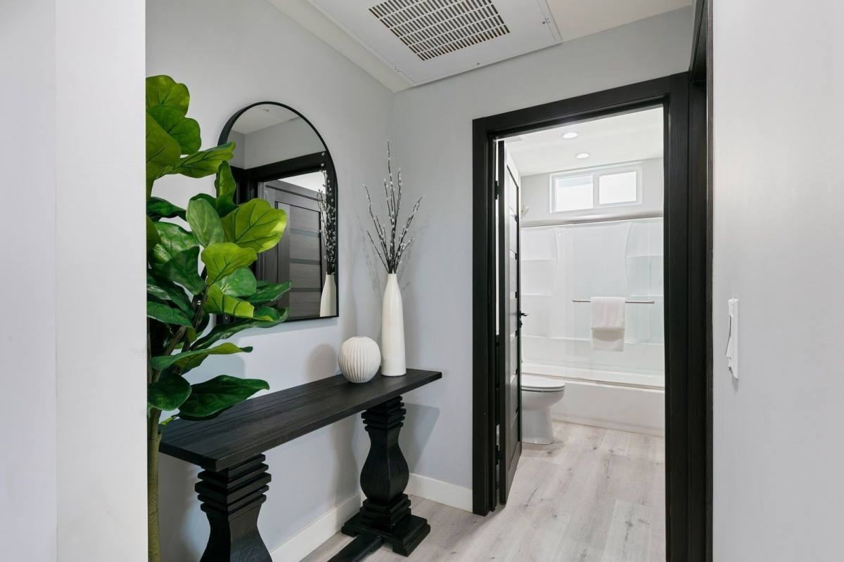 13615 Fellows Ave #5 - Photo 3 of 20
