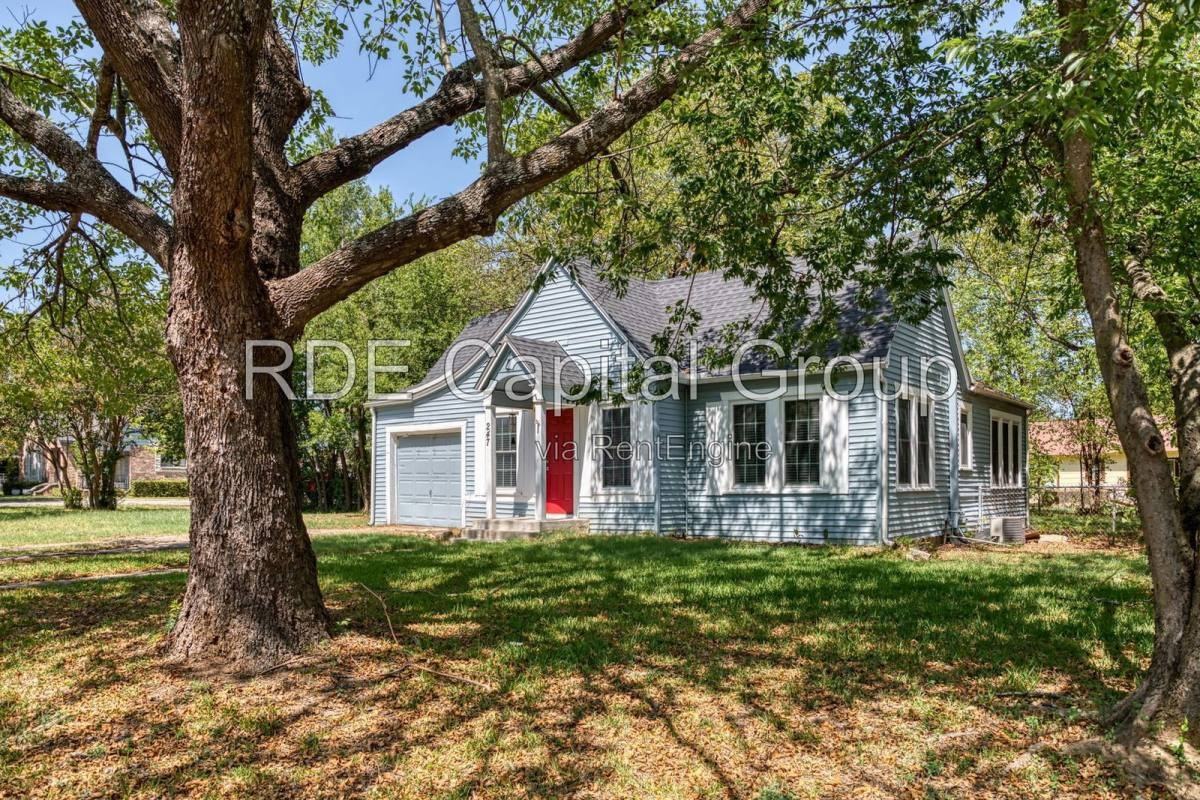 247 E N St - Photo 4 of 20