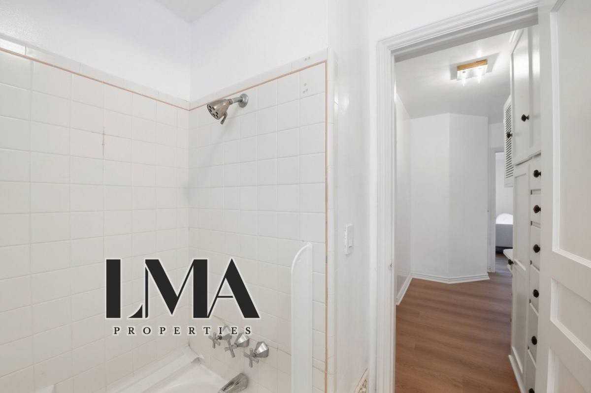 136 S Roxbury Dr #2 - Photo 3 of 14