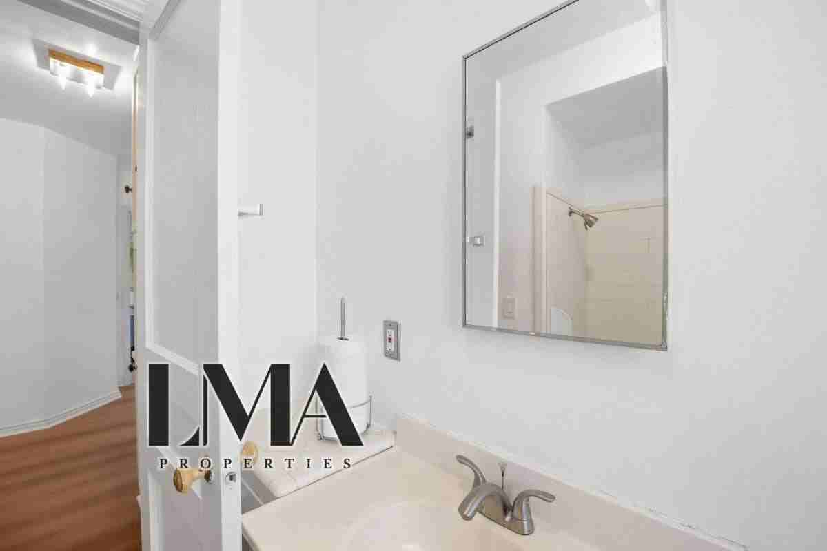 136 S Roxbury Dr #2 - Photo 4 of 14