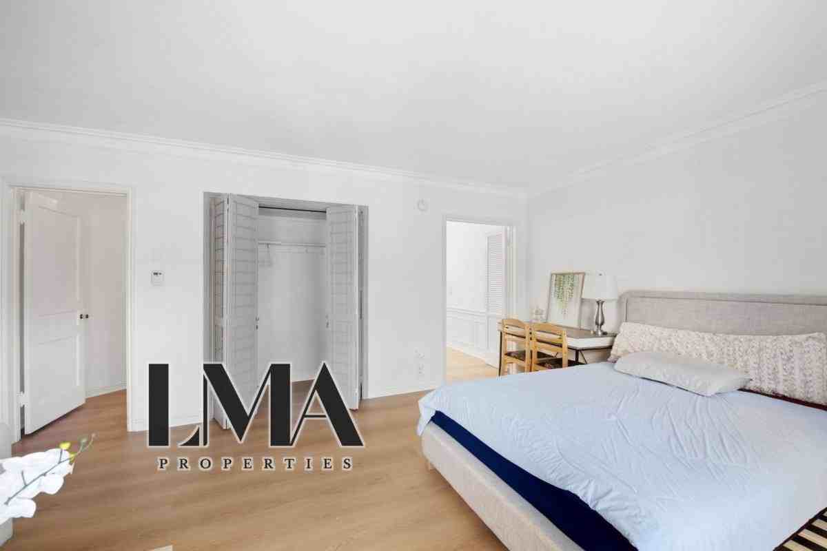 136 S Roxbury Dr #2 - Photo 7 of 14