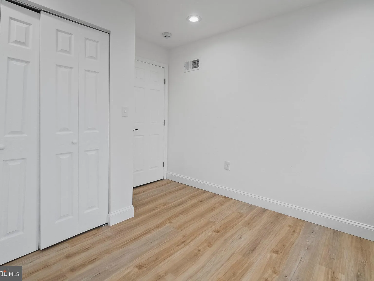 433 N Robinson St #1-3 - Photo 2 of 22