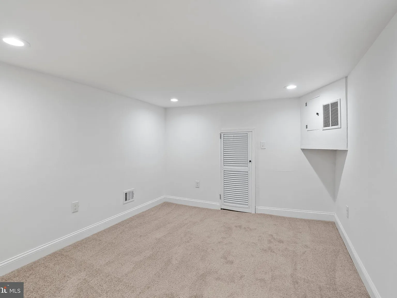 433 N Robinson St #1-3 - Photo 3 of 22