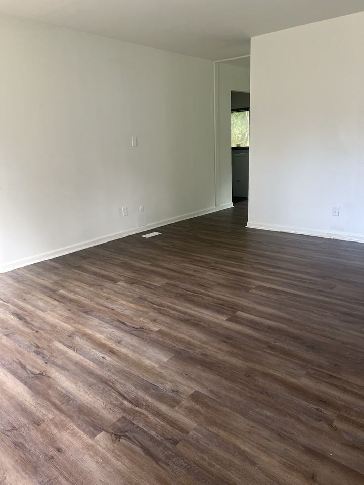 6320 Osborn Dr - Photo 4 of 11