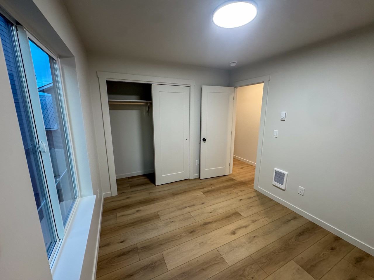 823 9th Ave W - Photo 4 of 27