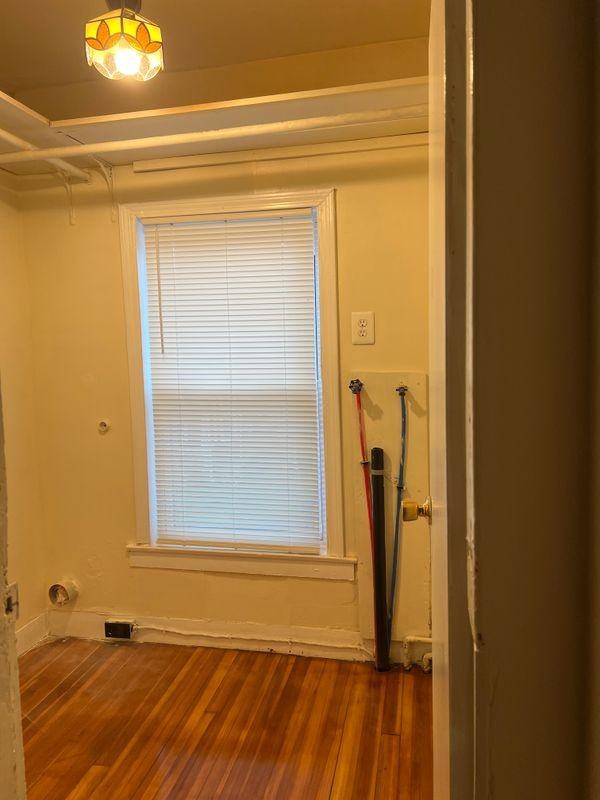 250 School St - Photo 2 of 11