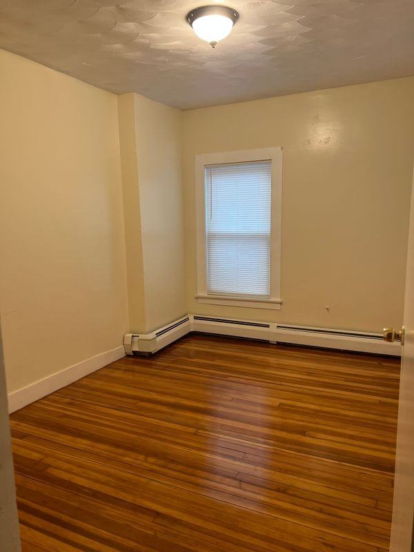 250 School St - Photo 5 of 11