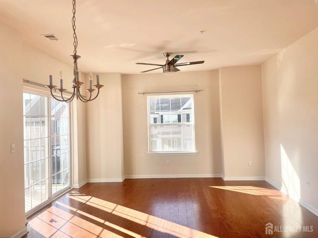 728 Strassle Way - Photo 6 of 23