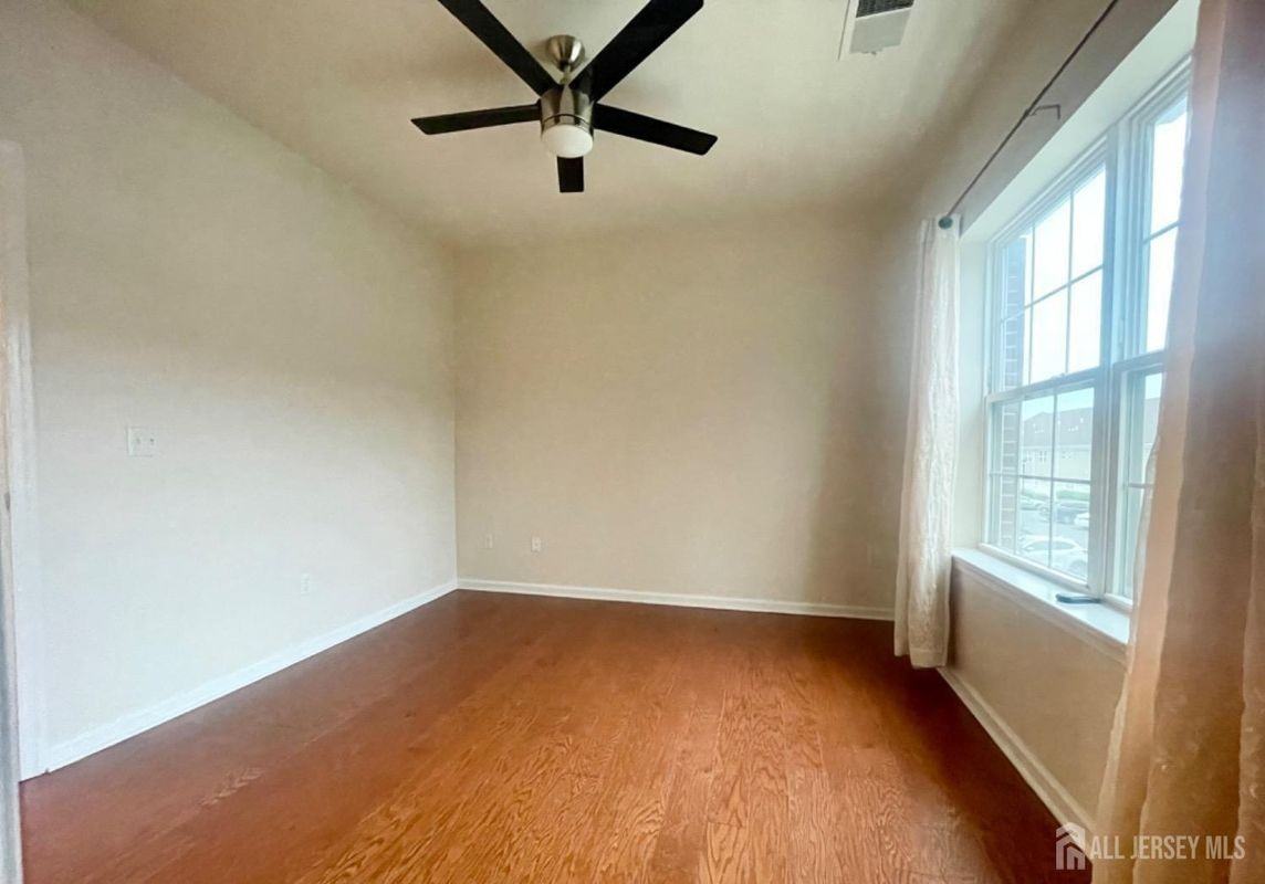 728 Strassle Way - Photo 7 of 23