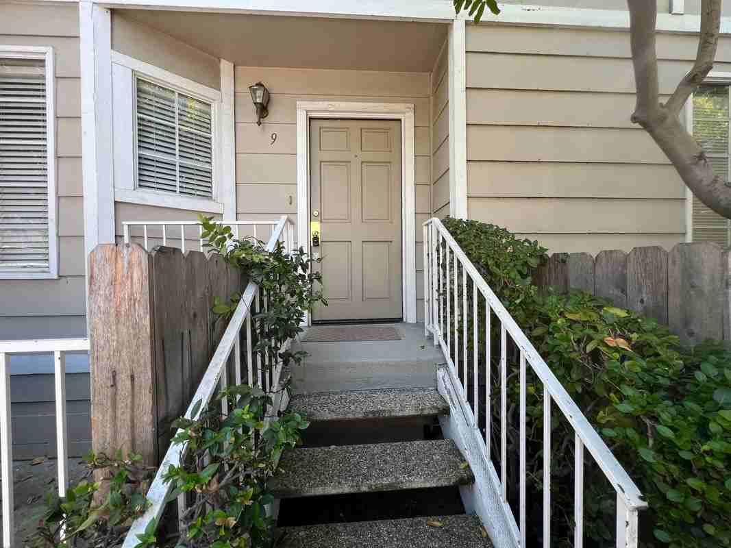154 N Meridith Ave ##9 - Photo 2 of 47