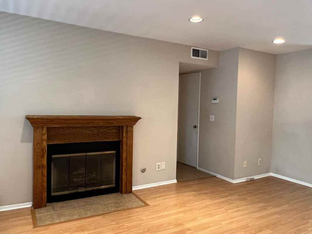 154 N Meridith Ave ##9 - Photo 3 of 47