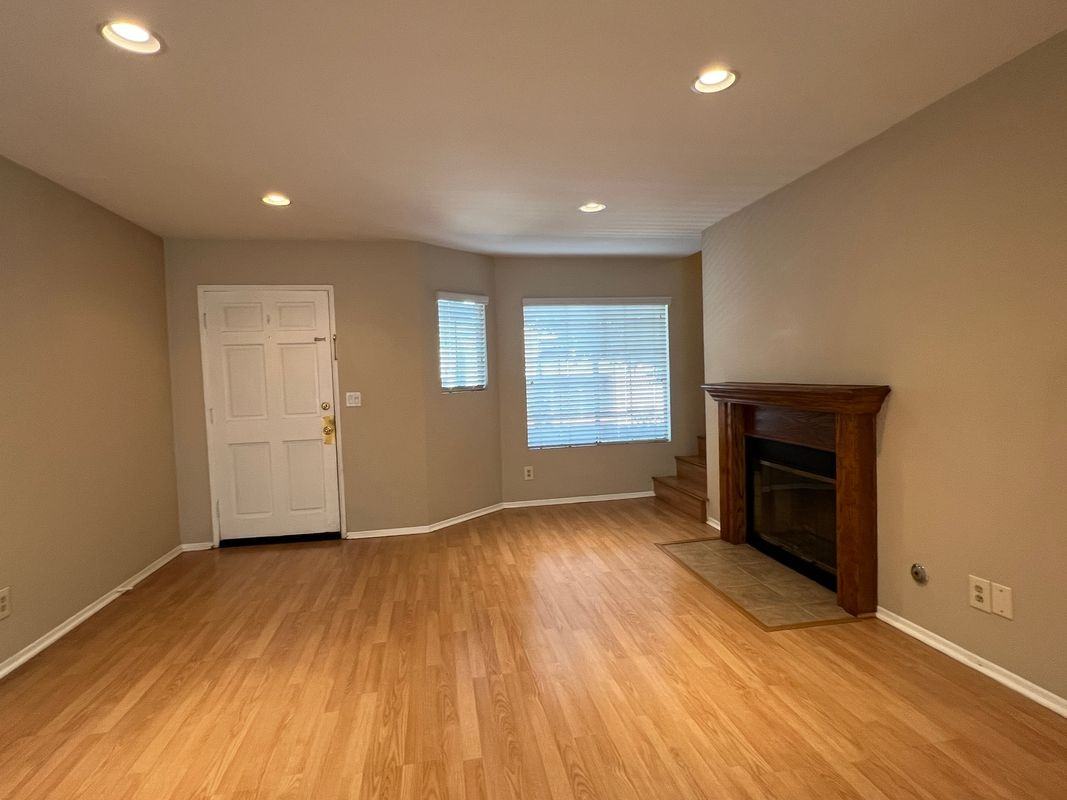 154 N Meridith Ave ##9 - Photo 4 of 47