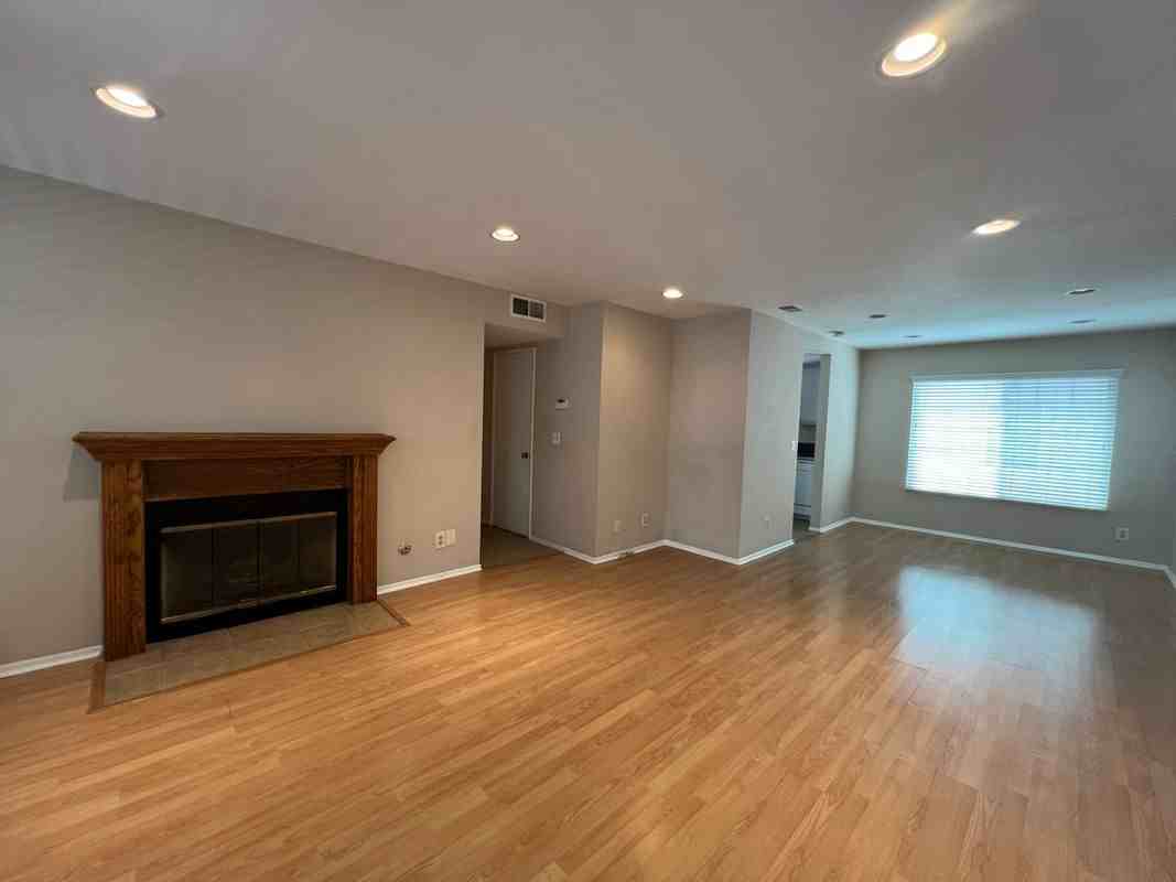 154 N Meridith Ave ##9 - Photo 5 of 47