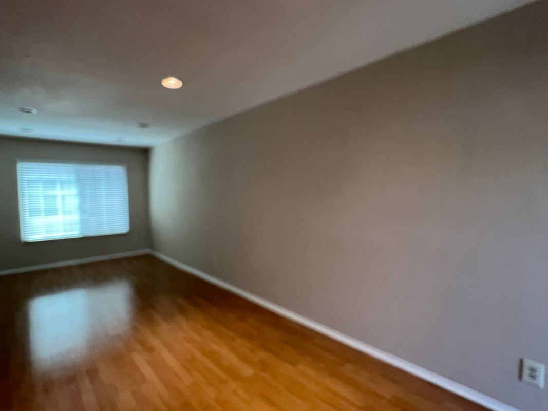 154 N Meridith Ave ##9 - Photo 6 of 47