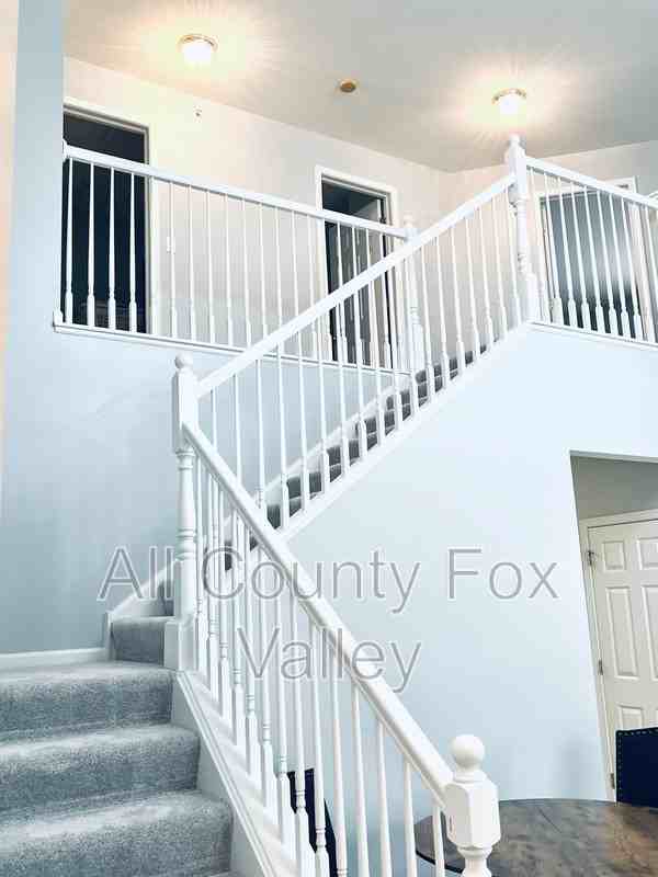 6090 Halloran Ln - Photo 4 of 38