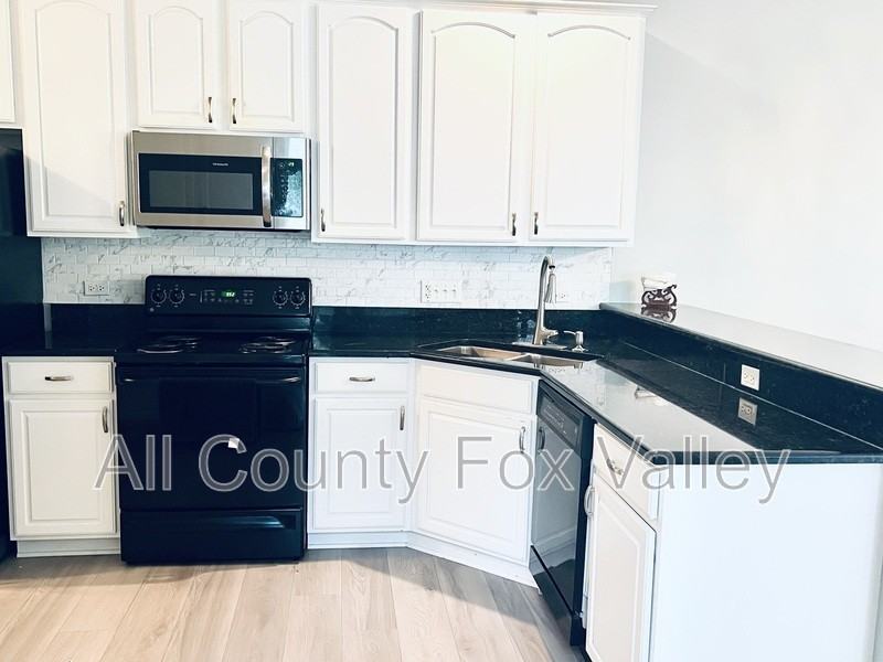 6090 Halloran Ln - Photo 6 of 38