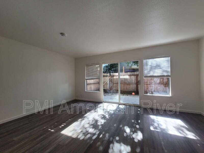 5618 Hillsdale Blvd #B - Photo 3 of 9