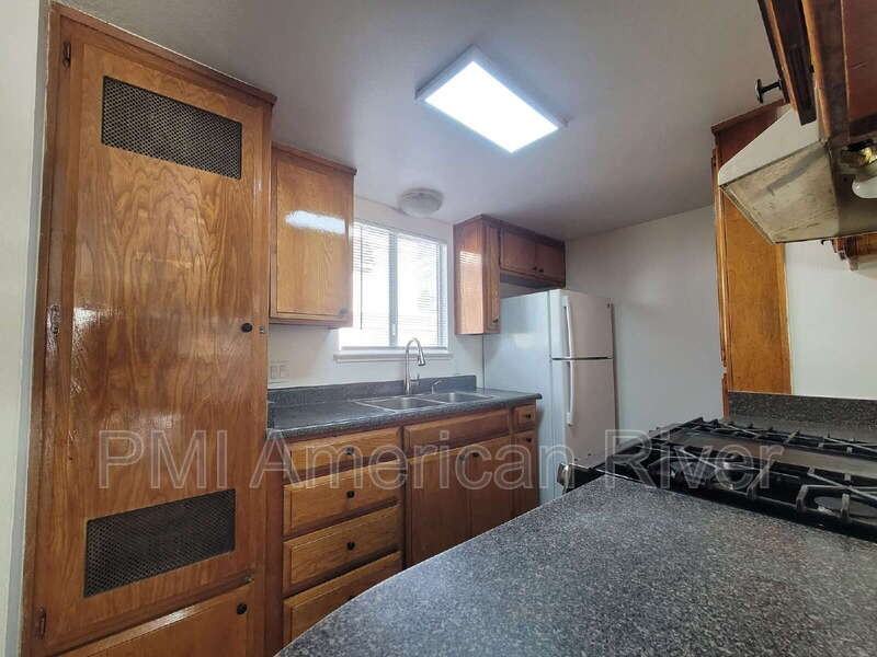5618 Hillsdale Blvd #B - Photo 4 of 9