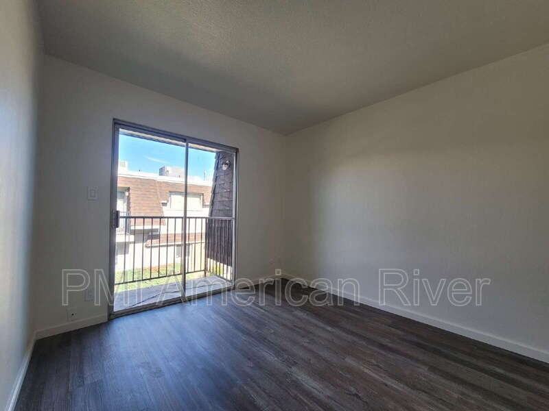 5618 Hillsdale Blvd #B - Photo 5 of 9