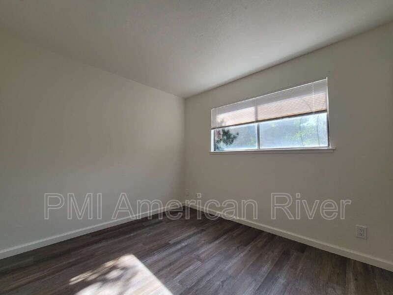 5618 Hillsdale Blvd #B - Photo 6 of 9