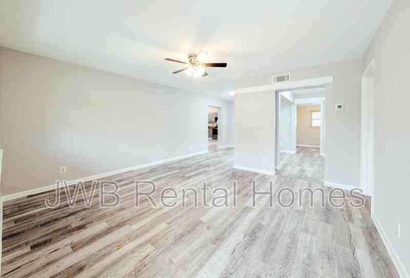 4625 Herta Rd - Photo 4 of 19