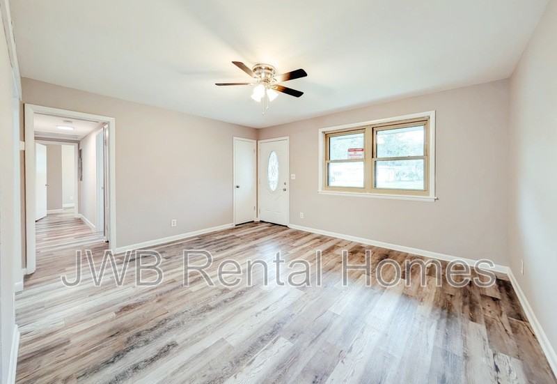 4625 Herta Rd - Photo 5 of 19