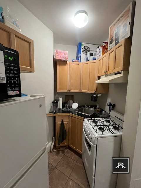 40 Hemenway St #16 - Photo 5 of 13