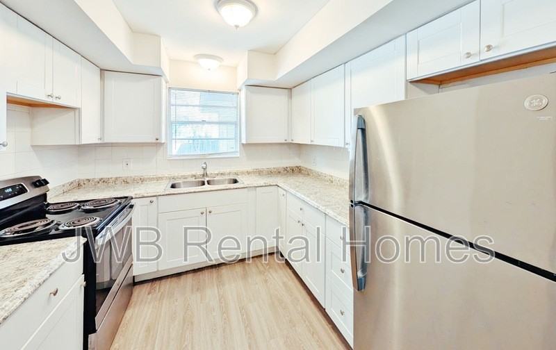 2932 Searchwood Dr - Photo 2 of 14