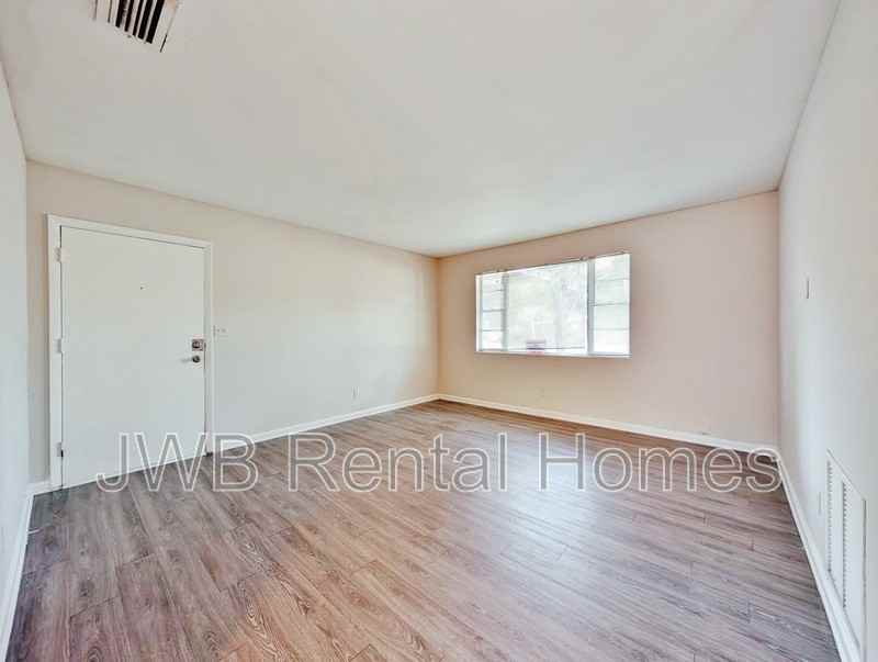 2932 Searchwood Dr - Photo 4 of 14