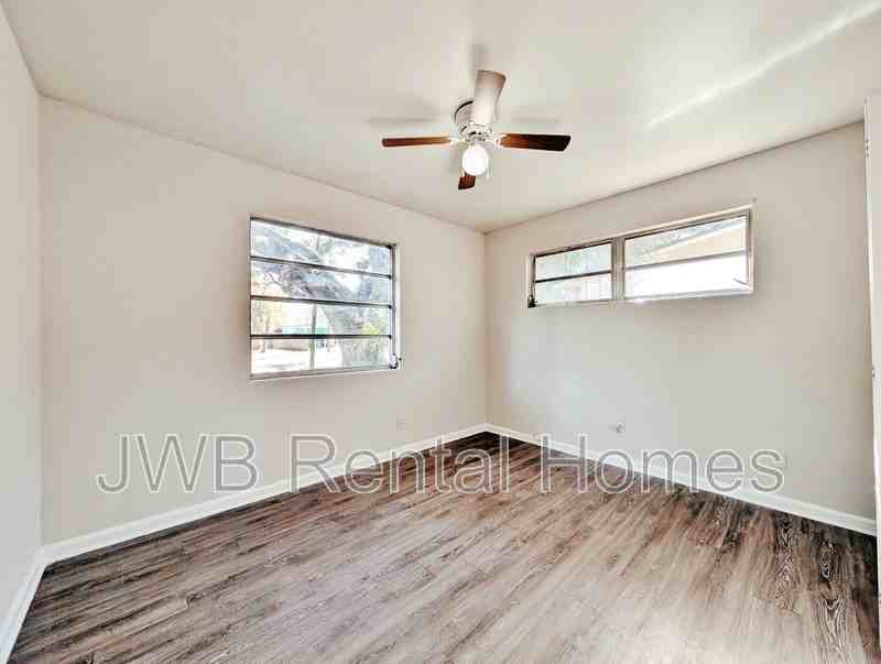 2932 Searchwood Dr - Photo 7 of 14