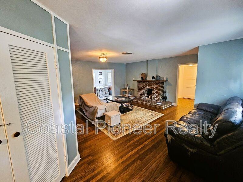 7301 N 13th St - Photo 4 of 37