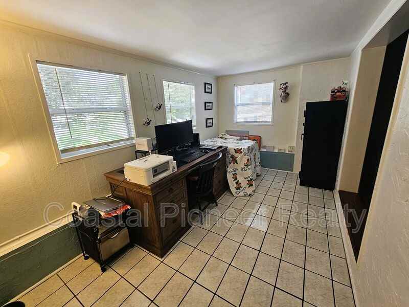 7301 N 13th St - Photo 7 of 37
