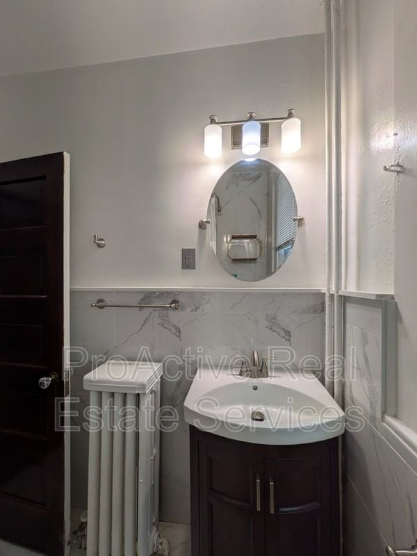 3023 Lorraine Ave - Photo 3 of 16